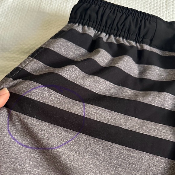 Vuori Trail Runner Short 7” - SMALL - Picture 6 of 7